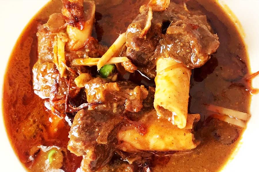 উৎসব-উদ্‌যাপনে সপ্তমীর রাতে পাতে পড়ুক পাঠার মাংসের নল্লি নিহারি। 