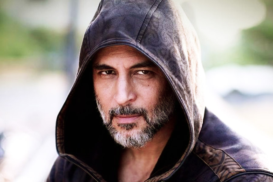 পরের তিন বছরে ‘শিন’, ‘১৯ রেভোলিউশনস’, ‘মেন নট অ্যালাউড’, ‘ঘুটন’-এর মতো বেশ কয়েকটি কম বাজেটের সিনেমায় তরুণ অভিনয় করেন।