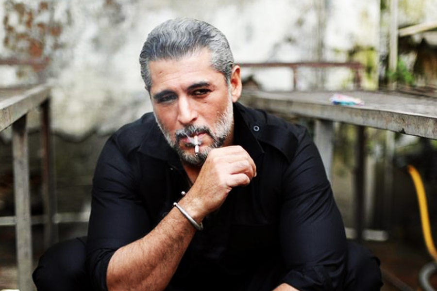 ২০০৯ সালে আরও দু’টি কম বাজেটের সিনেমায় অভিনয় করেন তরুণ। তার পর দীর্ঘ দিন বলি পাড়া থেকে দূরে ছিলেন।