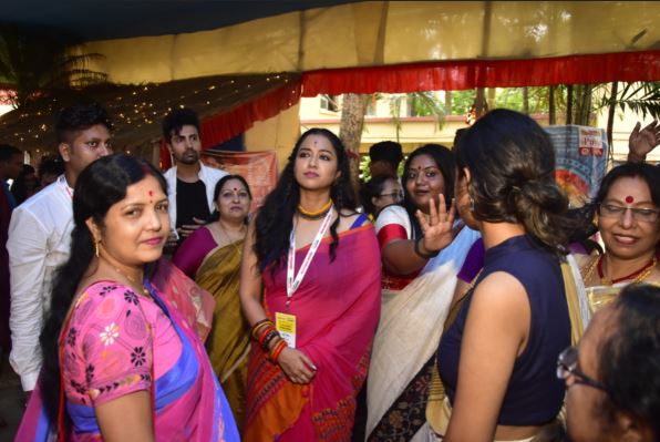 মহাসপ্তমীর এই মহালগ্নে কলকাতার সেরা ২০টি আবাসনের পুজো ঘুরে দেখলেন তারকারা।