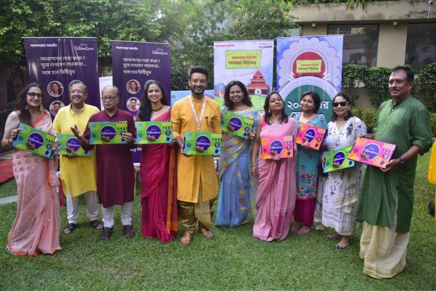 এক দিকে তারকাদের ঠাকুর দেখা, অন্য দিকে ক্যাডবেরি সেলিব্রেশনের প্যাকেট, সব মিলিয়ে জমে উঠল চূড়ান্ত পর্বের বিচার।