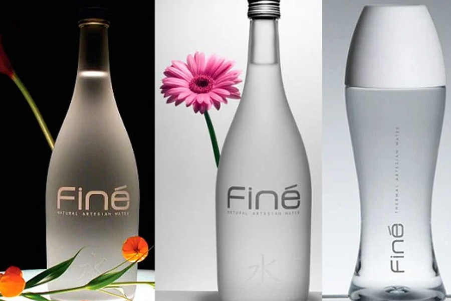 ফাইন: জাপানের এই জল প্রাকৃতিক ভাবে পরিশ্রুত। মাউন্ট ফুজির আগ্নেয় পাথরে পরিশ্রুত এই জল খনিজ পদার্থে সমৃদ্ধ এবং দূষণ মুক্ত। এই জলের একটি বিশেষত্ব হল, এতে সূক্ষ্ম একটা গন্ধ আছে। ২০০৫ সালে ফাইন এই জলের ব্যবসা শুরু করে। ৭৫০ মিলিলিটার জলের দাম ভারতীয় মুদ্রায় প্রায় সাড়ে ৩০০ টাকা।