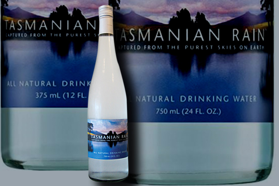 তাসমানিয়ান রেন: এক বোতল জলের দাম ভারতীয় মুদ্রায় সাড়ে ৩০০ টাকা। অস্ট্রেলিয়ার তাসমানিয়া দ্বীপে পাওয়া যায় এই জল। বৃষ্টির জল মাটিতে পড়ার আগেই বোতলবন্দি করা হয়। আন্টার্কটিকা হয়ে সমুদ্রের ১৬ হাজার কিলোমিটার অতিক্রম করে বৃষ্টি যখন তাসমানিয়া পৌঁছয়, তখনই এই জল বোতলবন্দি করা হয়। ওয়ার্ল্ড মিটিওরোলজিক্যাল অর্গানাইজেশন-এর সমীক্ষায় তাসমানিয়ার বাতাস পৃথিবীর মধ্যে সবচেয়ে বিশুদ্ধ।