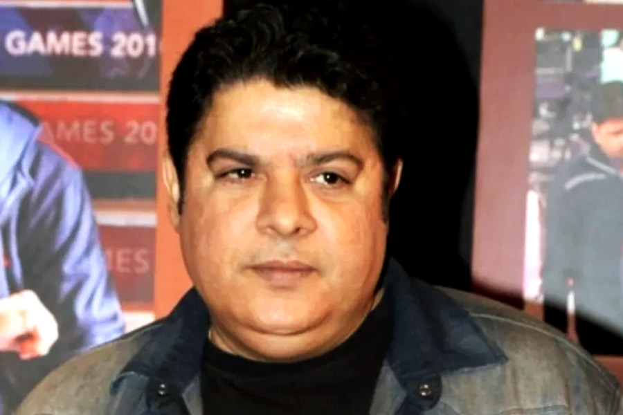 এই বছরের ‘বিগ বস’-এ অংশগ্রহণ করেছেন বলিউডের  বিতর্কিত পরিচালক সাজিদ খানও। ‘মি টু’ নিয়ে বিতর্ক চলাকালীন একাধিক অভিনেত্রী তাঁর বিরুদ্ধে ‘কাস্টিং কাউচ’-এর অভিযোগ আনেন। তাঁর দিদি ফারহা খানকে প্রায় ফি বছরই বিগ বসের মঞ্চে অতিথি হিসাবে দেখতে পাওয়া যায়।