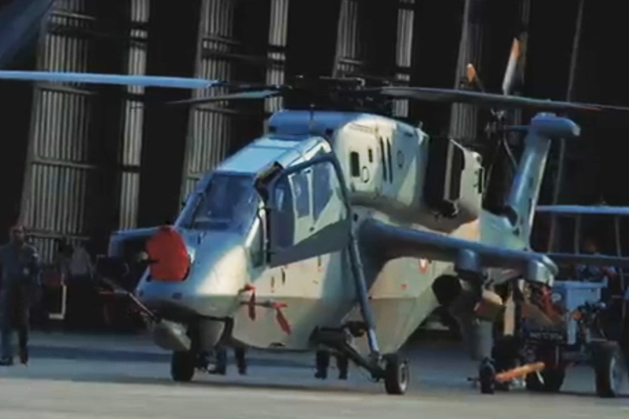 এই লাইট কমব্যাট হেলিকপ্টারটি আগামী বেশ কয়েক বছর ধরে ভারতীয় সেনা এবং ভারতীয় বায়ুসেনার মাথার অন্যতম সেরা পালক হয়ে থাকবে— এমনটাই মনে করছেন প্রতিরক্ষা বিশেষজ্ঞরা। অনায়াস দক্ষতার সঙ্গে কাজ শেষ করায় প্রচণ্ডের ক্ষমতা প্রশ্নাতীত।