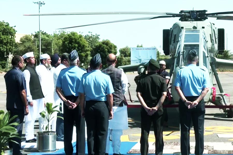 হিমালয়ের উচ্চতায় অনায়াস দক্ষতায় শত্রুনিধনের পাশাপাশি প্রচণ্ড হেলিকপ্টার শত্রুপক্ষের বাঙ্কার উড়িয়ে দিতেও পারদর্শী। এ ছাড়াও জঙ্গল এলাকায় সেনা অভিযান চালানো এবং শহরাঞ্চলে গেরিলা মোকাবিলার কাজেও দক্ষ প্রচণ্ড। এই হেলিকপ্টার পদাতিক বাহিনীকেও নিরাপত্তা দিতে সক্ষম।