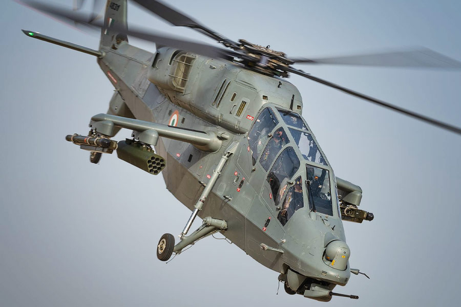 প্রচণ্ড হেলিকপ্টারে ফ্রান্স থেকে বিশেষ ভাবে আনানো ‘মিস্ট্রাল’ এয়ার টু এয়ার বা আকাশ থেকে আকাশে আঘাত হানতে সক্ষম ক্ষেপণাস্ত্র এবং আকাশ থেকে মাটিতে আঘাত হানতে সক্ষম ক্ষেপণাস্ত্র মজুত আছে।  