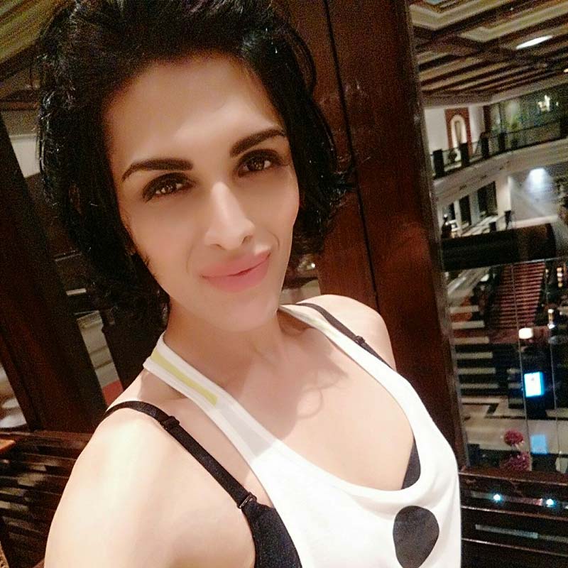 রিয়্যালিটি শো ‘স্প্লিটসভিলা’-র মাধ্যমে ছোট পর্দায় আত্মপ্রকাশ করেন গৌরব। এই শো-তেই নিজের উভকামী প্রকৃতির কথা প্রকাশ্যে স্বীকার করেন। এর পরই শোয়ে হইচই পড়ে যায়।