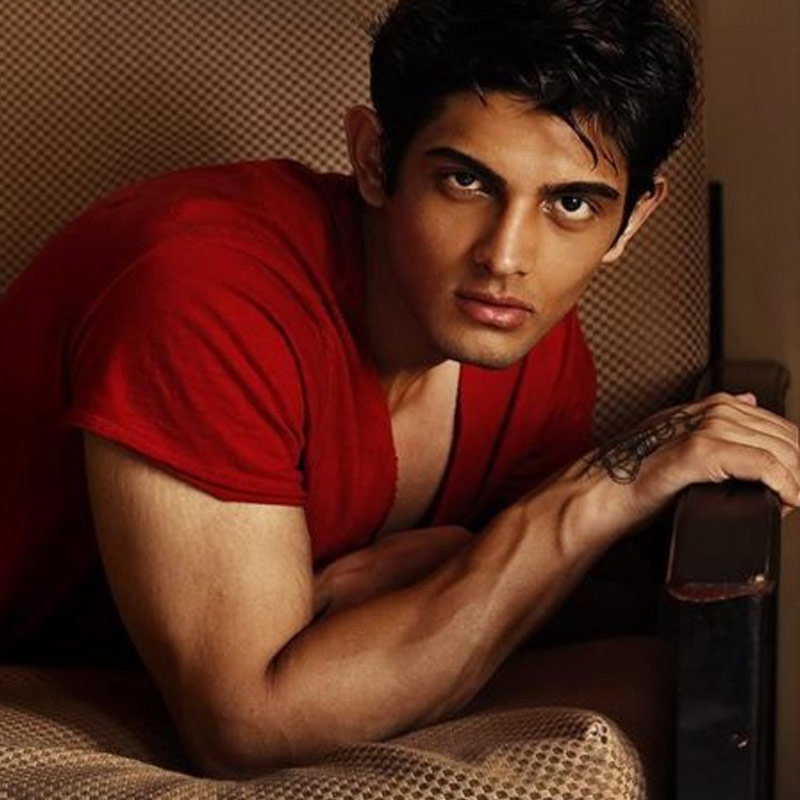 গৌরী জানান, মহিলাদের মতো পোশাক পরার কারণে তাঁর থেকে বয়সে ৬-৭ বছরের বড় কিছু ছেলে তাঁকে একটি পার্কে ডেকে নিয়ে যায়। সেখানেই তাঁকে যৌন হেনস্থা করা হয়।