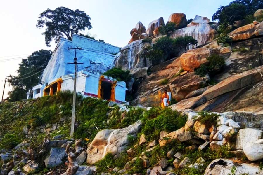 কিন্তু পরের বছরেই আবার এই উৎসব চালু হয়। মিছিল চলাকালীন লাঠির আঘাতে প্রায় ৬০ জনের বেশি গুরুতর আহত হন।