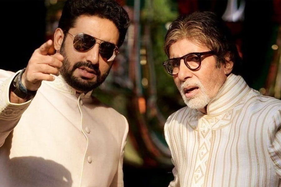 বলিউডের ‘বিগ বি’ অমিতাভ বচ্চন। পাঁচ দশকেরও বেশি সময় ধরে তিনি প্রায় ২০০টির কাছাকাছি ছবিতে অভিনয় করেছেন। অমিতাভ-পুত্র অভিষেকও কোনও অংশে কম যাননি। ২০০০ সালে ‘রিফিউজি’ ছবির মাধ্যমে বলিউডে পা রাখেন তিনি।