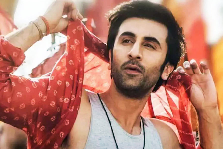 চলতি বছরে মুক্তি পেয়েছে রণবীর কপূর অভিনীত ‘শমসেরা’ এবং ‘ব্রহ্মাস্ত্র’ ছবি দু’টি। দীর্ঘ বিরতির পর আবার বলিউডে ফিরে পর পর দু’টি ছবিতে কাজ করেছেন রণবীর।