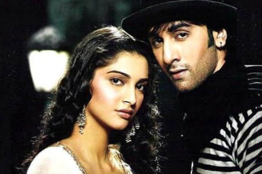 রণবীরের সঙ্গে বলিপাড়ায় অভিষেক ঘটিয়েছিলেন সোনম কপূর। ‘সাওয়ারিয়া’ ছবিতেই প্রথম বড় পর্দায় অভিনয় করেছিলেন অনিল-কন্যা।