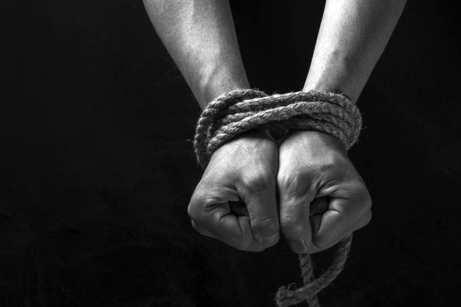 মার্সড কাউন্টি শেরিফের দফতর থেকে এক বিবৃতিতে জানানো হয়েছে যে, ৩৬ বছর বয়সি যশদীপ সিংহ, তাঁর ২৭ বছর বয়সি স্ত্রী জসলিন কউর ও তাঁদের আট মাসের শিশুকন্যাকে অপহরণ করা হয়েছে।