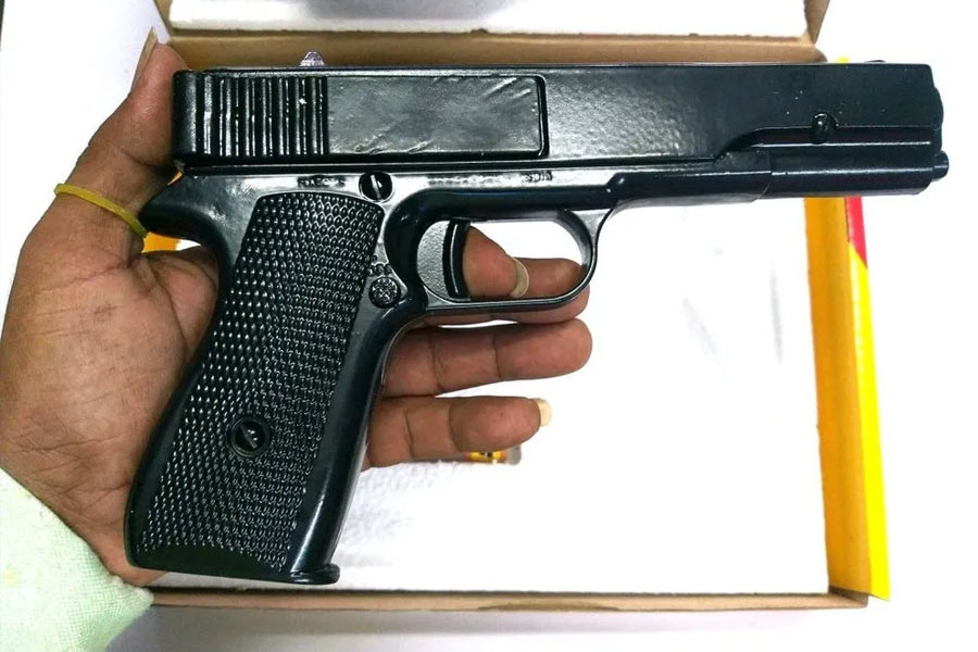  তুলে নিয়ে যাওয়া হয়েছে ৩৯ বছর বয়সি আমনদীপ সিংহ নামে এক ব্যক্তিকে। 