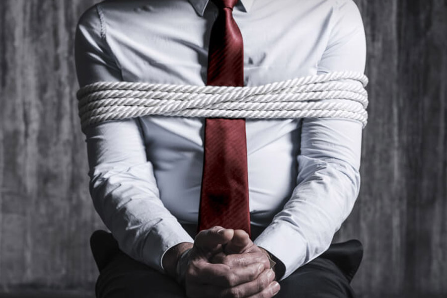 ভোর তিনটের সময় তুষারকে অপহরণ করা হয় বলে পুলিশ সূত্রে জানা গিয়েছিল। তাঁকে শেষ বার একটি সাদা রঙের বিএমডব্লিউতে উঠতে দেখা গিয়েছিল।