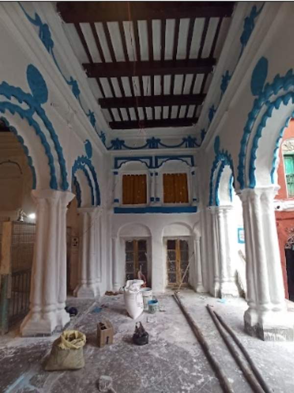 হরপ্রসাদ বন্দ্যোপাধ্যায় ৩২ টি ভাষায় দক্ষ ছিলেন।এমনকি যদু ভট্টের সাথে এই পরিবারের ইতিহাস জড়িত। 