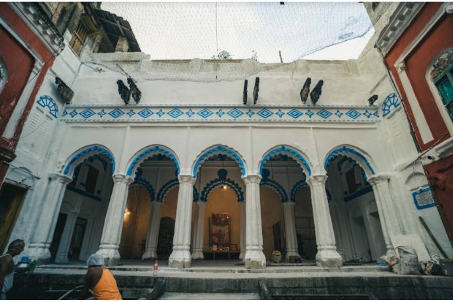 নয় দিন পুরোপুরি নিরামিষ ভোজন হয় এবং চন্দনী ক্ষীর এক বিশেষ পদ। 