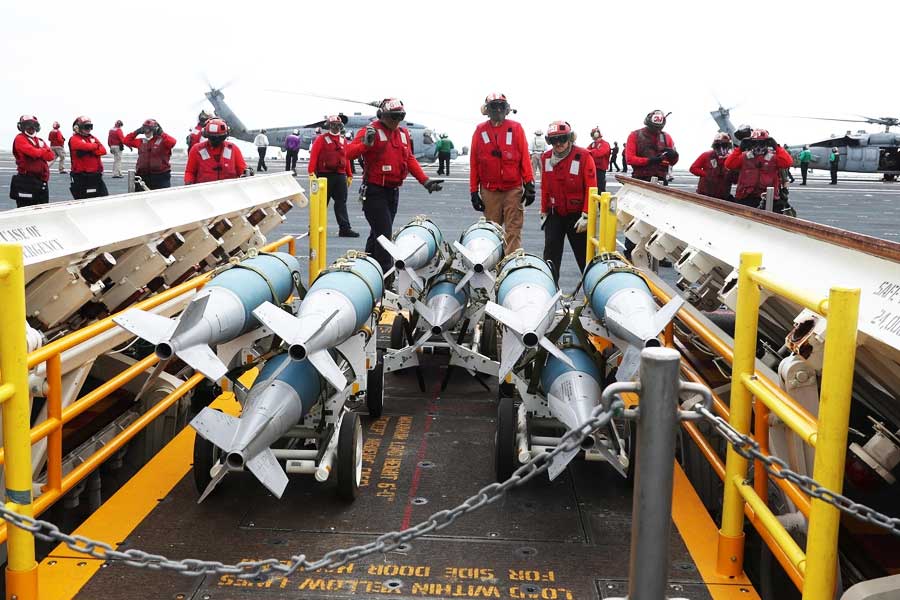 দীর্ঘ ‘সি ট্রায়াল’ পর্বের পরে ২০১৫-য় ফোর্ডে অস্ত্রসম্ভার বসানোর কাজ শেষ হয়। ২০১৭-র অক্টোবরে এই যুদ্ধজাহাজকে আনুষ্ঠানিক ভাবে আমেরিকার নৌবাহিনীর হাতে তুলে দেন তৎকালীন প্রেসিডেন্ট ডোনাল্ড ট্রাম্প।