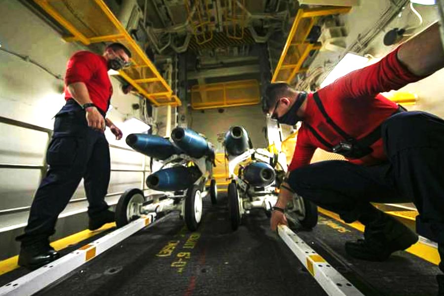 দু’টি পরমাণু চুল্লিবিশিষ্ট এই যুদ্ধজাহাজ বেশ কয়েক বছর টানা সমুদ্রে থাকতে পারে। ওই সময়ের মধ্যে জ্বালানির জন্য কোনও বন্দরে ভিড়তে হবে না ফোর্ডকে। সামরিক দৃষ্টিকোণ থেকে এটি বড় সুবিধা।