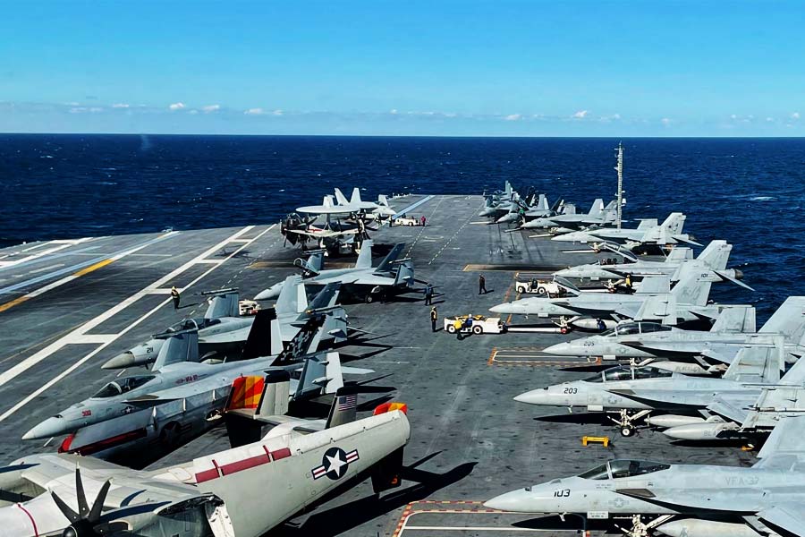 বিমানবিধ্বংসী স্বয়ংক্রিয় কামান ও ক্ষেপণাস্ত্র, সি স্প্যারো ক্ষেপণাস্ত্র, ফ্যালন্যাক্স ‘ক্লোজ ওয়েপন সিস্টেম’ সমৃদ্ধ এই ইউএসএস জেরাল্ড ফোর্ডের আত্মরক্ষার ব্যবস্থা অন্য বিমানবাহী রণতরীর তুলনায় সুদৃঢ় বলেই মনে করেন নৌ-প্রতিরক্ষা বিশেষজ্ঞদের অনেকে।