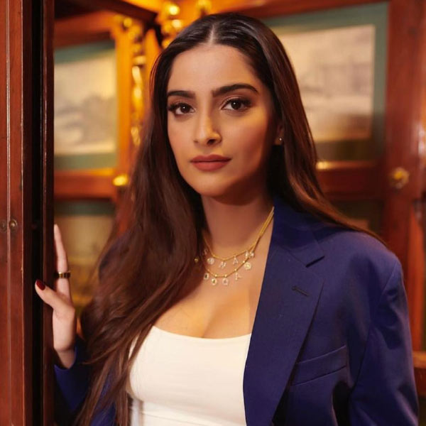 সোনম এক সাক্ষাৎকারে জানান, যে প্রযোজকেরা অভিনেতা-অভিনেত্রীদের সমান পারিশ্রমিক দেন না, তাঁদের সঙ্গে কাজ করতে চান না তিনি।