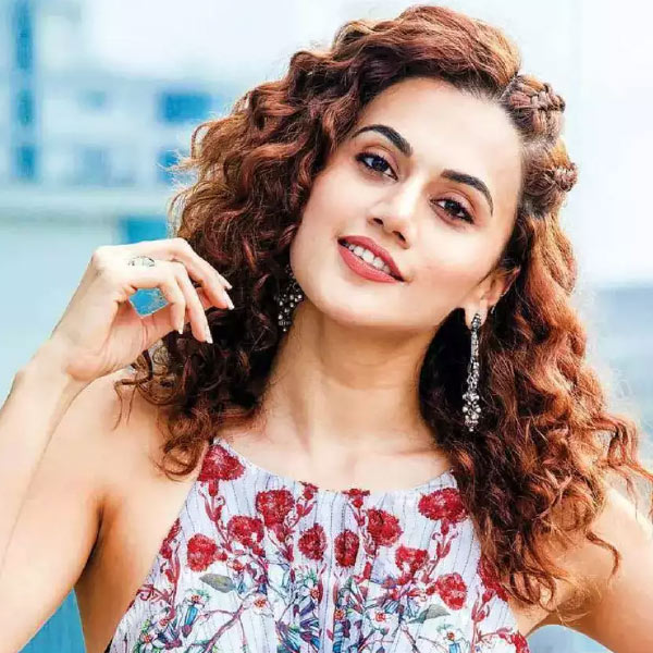 তাপসী পান্নু এক সাক্ষাৎকারে জানান, অভিনেত্রীদের তালিকায় উপরের দিকে তাঁর নাম না থাকায় তাঁকে বেশি কাজ দেওয়া হয় না। কাজের কোনও সুযোগ এলেও কিছু দিন পর তিনি জানতে পারেন, অন্য কোনও অভিনেত্রীকে সেই ছবির জন্য বেছে নেওয়া হয়েছে।