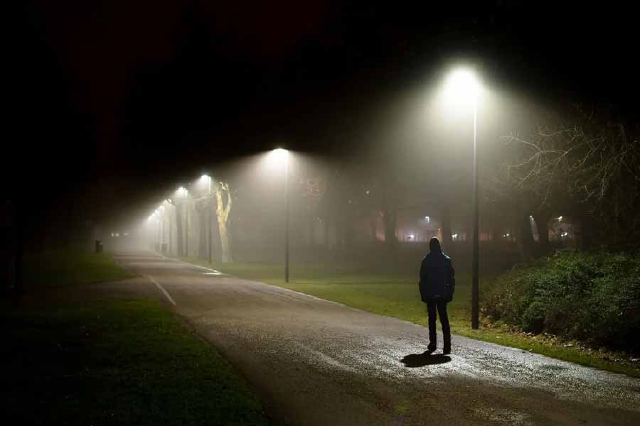 গন্তব্য ছিল, পিকাসেন্ট শহরের ‘কুলার্স’ নাইটক্লাব। তবে রাতের বেলা সেখানে পৌঁছনো যায় কী ভাবে? অবশেষে ‘হিচহাইকিং’ করার কথা মাথায় এসেছিল তিন বোনের। এর আগেও তো তারা এ ভাবেই কত জায়গায় গিয়েছে!