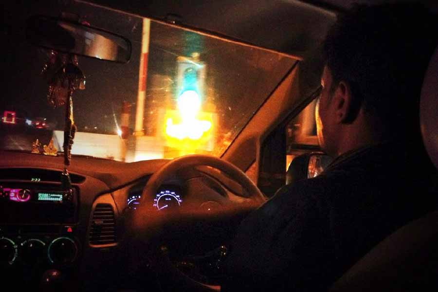 পেট্রল পাম্পের কাছে এক স্থানীয় পুলিশকে পরে জানিয়েছিলেন, ১৩ নভেম্বর রাতে একটি সাদা রঙের ওপেল কোরসা সেডানে উঠতে দেখা গিয়েছিল তিন বোনকে। সে গাড়িতে বসেছিল একগাদা লোক। সে বারই মিরিয়ামদের জনসমক্ষে শেষ বারের মতো দেখা গিয়েছিল বলে দাবি।