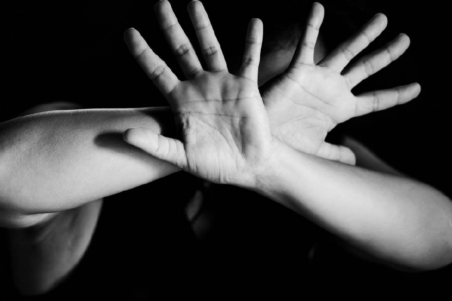 রিকার্টের দাবি, ডেজ়িরের মতোই তার দুই বোনের উপরও চলে অকথ্য অত্যাচার। মিরিয়ামের যোনিতে ধারালো অস্ত্র দিয়ে আঘাত করেছিলেন আন্তোনিওরা। গোটা রাত ধরে মিরিয়াম এবং আন্তোনিয়াকে লাঠি দিয়ে বেদম পেটানো হয়েছিল বলে তদন্তে জানা গিয়েছে।