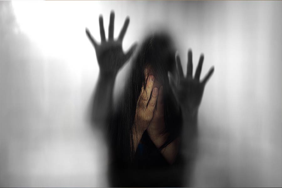 ‘আলকাজ়ার গার্লস’দের ঘটনা ঠাঁই পেয়েছে ক্রাইম থ্রিলারের পাতায়। জেনি অ্যাশফোর্ডের ‘দ্য ফেসলেস ভিলেন: ভলিয়ুম থ্রি’তে উঠে এসেছে আন্তোনিওরা। অন্য দিকে, ‘দি আলকাজ়ার মার্ডারস’ নামের তথ্যচিত্রের পাঁচ পর্ব জুড়ে দেখা যায় মিরিয়ামদের শিউরে ওঠার মতো কাহিনি। 