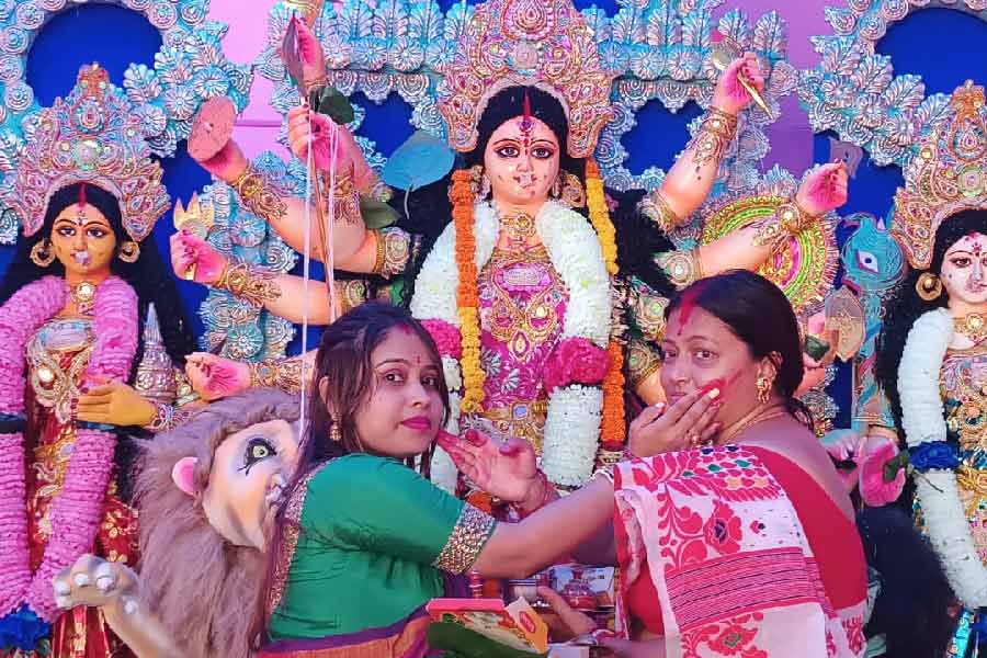 উত্তরের  দুর্গা। জলপাইগুড়িতে বিজয়া উৎসব। 