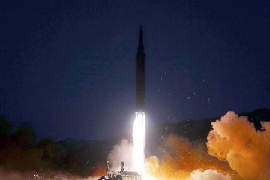 বিশেষজ্ঞদের মতে, অতর্কিতে এ ধরনের অতর্কিতে মিসাইল হানার ফলে বিমান ও জাহাজের ক্ষতি হতে পারে। যে এলাকায় লক্ষ্যবস্তুকে নিশানা করে ক্ষেপণাস্ত্র ছোড়া হয়, আগাম সতর্কতা না থাকলে বিমান ও জাহাজের জন্য তা বিপজ্জনক হতে পারে। 