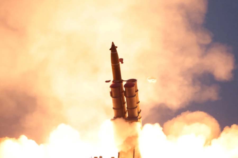 আবার ক্ষেপণাস্ত্র ছুড়তে গিয়ে গোলযোগ হলে, তা জনবহুল এলাকায় গিয়ে পড়তে পারে। যেমনটা হয়েছে দক্ষিণ কোরিয়ার ক্ষেত্রে। 