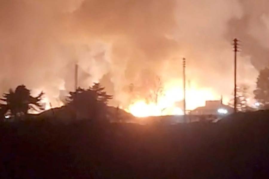 স্থানীয় সময় মঙ্গলবার গভীর রাতে (তারিখ অনুযায়ী বুধবার) ক্ষেপণাস্ত্র নিক্ষেপ করেছিল দক্ষিণ কোরিয়া। সে সময় একটি ক্ষেপণাস্ত্র দক্ষিণ কোরিয়ারই বায়ুসেনা ঘাঁটিতে আছড়ে পড়ে। 