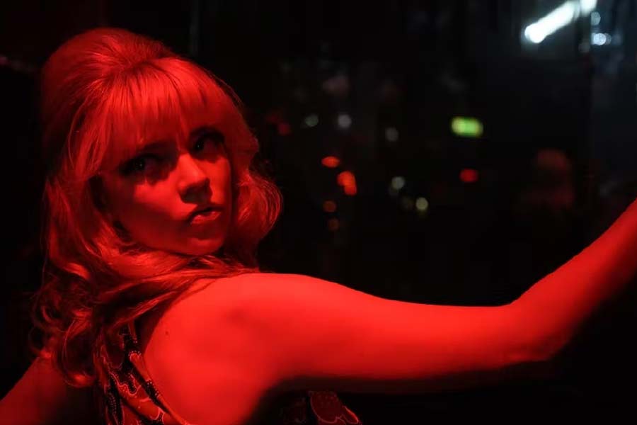 সোহো স্ট্রিট জুড়ে যৌনকর্মী বা দালালেরা ছাড়াও দল বেঁধে ঘুরে বেড়াতে থাকেন মত্ত লোকজন। এমনই দাবি এলাকার বাসিন্দা থেকে স্থানীয় দোকানিদের। সেই সঙ্গে আনাগোনা হয় অপরাধীদেরও।