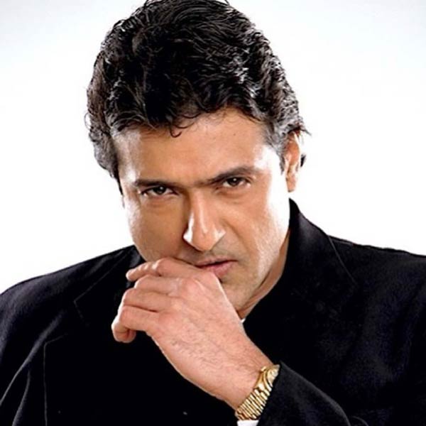 তাঁরা শো চলাকালীন এতটাই ঘনিষ্ঠ হয়ে পড়তেন যে সলমন পর্যন্ত তাঁদের সতর্ক করেছিলেন। দীর্ঘ এক বছর সম্পর্কে থাকার পর বিচ্ছেদও হয়ে যায় তনিশা-আরমানের। জানা যায়, বিচ্ছেদের সময় আরমানকে চড়ও মেরেছিলেন তনিশা।