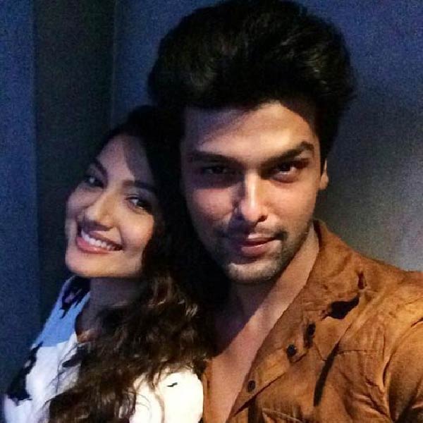 এক বছর একসঙ্গে থাকার পর ব্যক্তিগত মনোমালিন্যের কারণে তাঁদের সম্পর্কে বিচ্ছেদ ঘটে। কানাঘুষো শোনা যায়, গওহর নাকি কুশলকে ধর্মান্তরণের প্রস্তাব দিয়েছিলেন। এই প্রস্তাবে রাজি না হওয়ায় তাঁরা আলাদা হয়ে যান। তবে, এর সবটাই গুজব বলে জানিয়েছেন অভিনেত্রী।