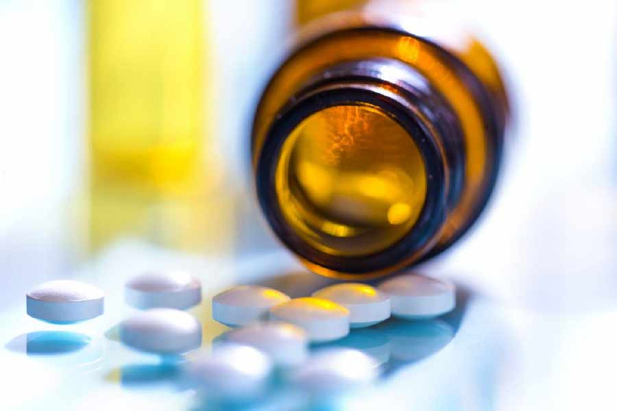 পেনিসিলিন আবিষ্কারের সঙ্গে আলেকজান্ডার ফ্লেমিংয়ের নাম ওতপ্রোতভাবে জড়িত। কিন্তু এই আবিষ্কারের পিছনেও রয়েছে রহস্য। বিজ্ঞানী তাঁর গবেষণাগারে স্ট্যাফিলোকক্কাস অরিয়াস নামে একটি ব্যাকটেরিয়ার কালচার করছিলেন।