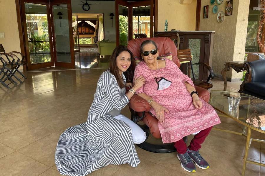   সংবাদ সংস্থা সূত্রে খবর, ফ্ল্যাটটি এমন জায়গায় রয়েছে, যেখান থেকে দেখা যাবে আরব সাগর।