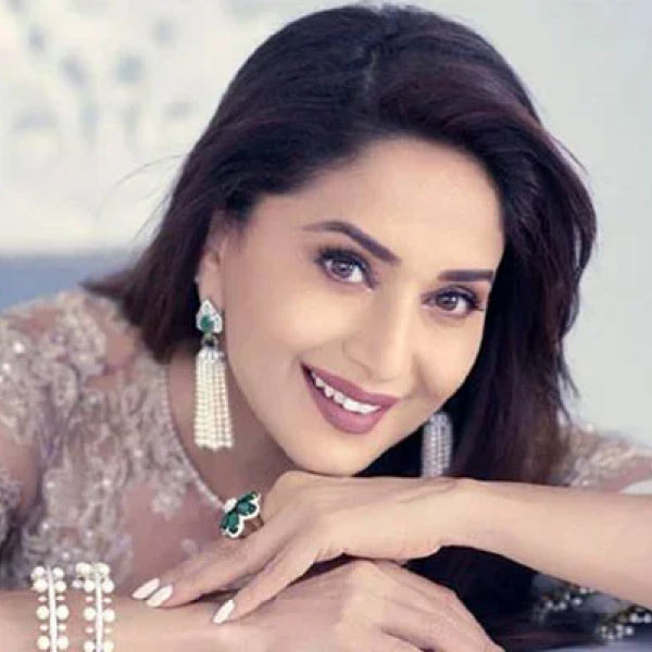 বলিপাড়ার এক সময়ের পয়লা নম্বর নায়িকার সম্পত্তির পরিমাণও গগনচুম্বী। সংবাদ সংস্থা সূত্রে খবর, মাধুরীর মোট সম্পত্তির পরিমাণ প্রায় ২৫০ কোটি টাকা। 