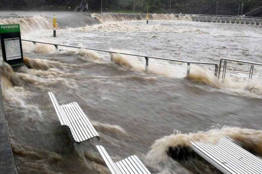 সমতলে বয়ে যাওয়া নদীর চেয়ে পার্বত্য হিমালয়, পশ্চিমঘাট পর্বতমালা-সহ সকল পার্বত্য অঞ্চলেই হড়পা বান আসার সম্ভাবনা অনেকটাই বেশি।