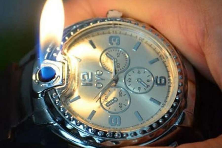 ওয়ান্ডার লাইটার:  অস্বাভাবিক আকারের দেখতে বলে এই অভিনব নাম। যে কোনও কথোপকথন শুরুর সময়ে এই লাইটার পরিস্থিতি প্রথমেই অনেকটা হালকা করে দেয়। অস্বাভাবিক আকারের জন্যই বিভিন্ন দেশে এই লাইটার অবৈধ।