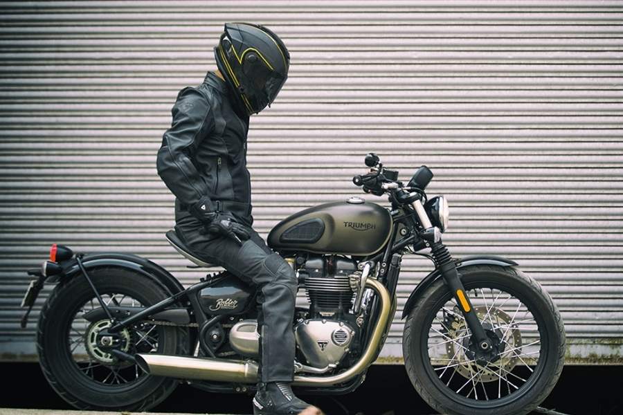 ট্রায়াম্ফ আনতে চলেছে তাদের নতুন প্রিমিয়াম বাইক, বনভিল ববার। মূলত তরুণ প্রজন্ম ও বাইকপ্রেমীদের কথা মাথায় রেখেই তৈরি হয়েছে এই বাইক।  