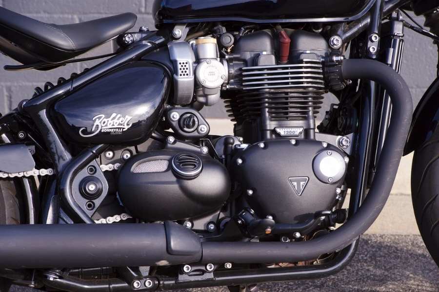 এই বাইকে আপনি পাবেন গাড়ির মতো ইঞ্জিন। এতে আছে ১২০০ সিসির প্যারালাল টুইন ও লিকুইড কুলড ইঞ্জিন। রয়েছে ৬ টি স্পিড গিয়ার বক্স ও টর্ক অ্যাসিস্ট ক্লাচ। এই ইঞ্জিন আপনাকে দিতে পারে সর্বোচ্চ ৪০০০ আরপিএম এ ১০৬ নিউটন মিটারের টর্ক। 