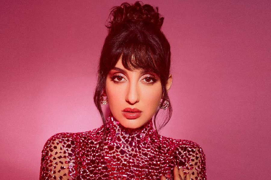 হাতে আর মোটে দু’মাস। তার পরই শুরু হবে বিশ্বকাপ ফুটবল। খেলার দুনিয়ার অন্যতম বড় আয়োজন ঘিরে উন্মাদনা তুঙ্গে। নজরে রয়েছে এ বারের বিশ্বকাপ ফুটবলের থিম গান নিয়েও। বিশ্বকাপ  ফুটবলের থিম গান নিয়ে আকর্ষণ বরাবরই থাকে। চলতি বছরের টুর্নামেন্টের থিম গান ঘিরে বাড়তি উদ্দীপনা থাকবে ভারতে। কারণ তাতে থাকবে নোরা ফতেহির উজ্জ্বল উপস্থিতি।