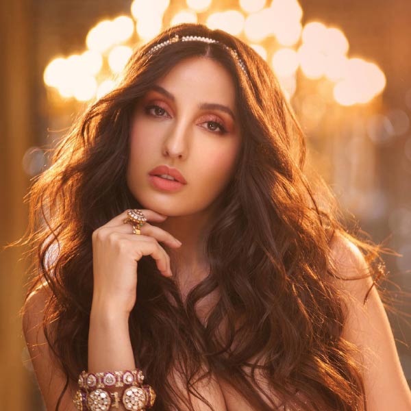 নোরার এই সুখবর পেয়ে স্বভাবতই খুশিতে ডগমগ তাঁর ভক্তেরা। অনেকে তাঁকে অভিনন্দনও জানিয়েছেন। কেউ কেউ বলছেন, নোরার বৃহস্পতি একেবারে তুঙ্গে। বলিপাড়ার তাবড় তাবড় নায়িকাদের টেক্কা দিয়ে বিশ্বকাপ ফুটবলের মতো মেগা টুর্নামেন্টের থিম গানে যে ভাবে নোরা জায়গা করে নিলেন, তা ঈর্ষণীয়। 