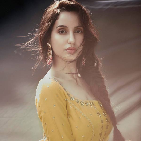 সাফল্যের মুখ দেখলেও পেশার দুনিয়ায় নানা চড়াই-উতরাইয়ের মধ্যে যেতে হচ্ছে এই অভিনেত্রীকে। নানা বিতর্কের মুখোমুখি হতে হয়েছে তাঁকে। যাঁর মধ্যে অন্যতম ২০০ কোটি টাকার আর্থিক তছরুপ মামলা। এই ঘটনায় নাম জড়িয়েছে নোরার।