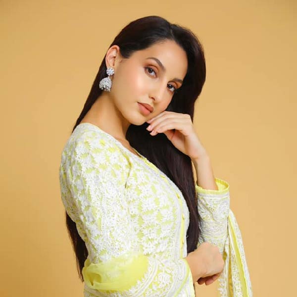 প্রতারণা-কাণ্ডে মূল চক্রী ধৃত সুকেশ চন্দ্রশেখরের সঙ্গে তাঁর যোগসূত্র পেয়েছেন তদন্তকারীরা। সম্প্রতি এ নিয়ে দিল্লি পুলিশের আর্থিক অপরাধ দমন শাখার জিজ্ঞাসাবাদের মুখোমুখিও হন নোরা।