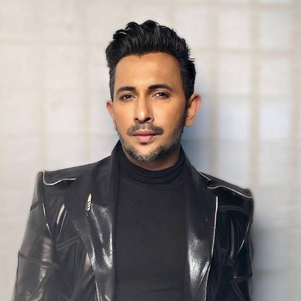 ঘটনাচক্রে নোরার সঙ্গে টেরেন্সের প্রেমের গুঞ্জনও ছড়িয়েছিল বলিপাড়ায়। যদিও কেউই এই গুঞ্জনকে সিলমোহর দেননি। তাঁরা ভাল বন্ধু বলেই মুখ খুলেছেন টেরেন্স।